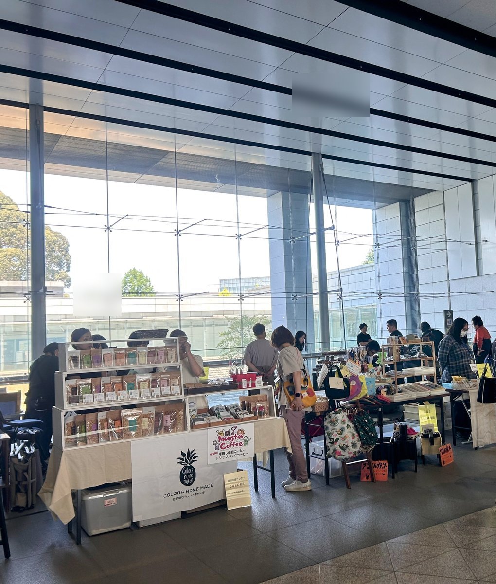 茨城県庁のロビーで開かれたB型作業所のハンドメイド作品販売会の会場